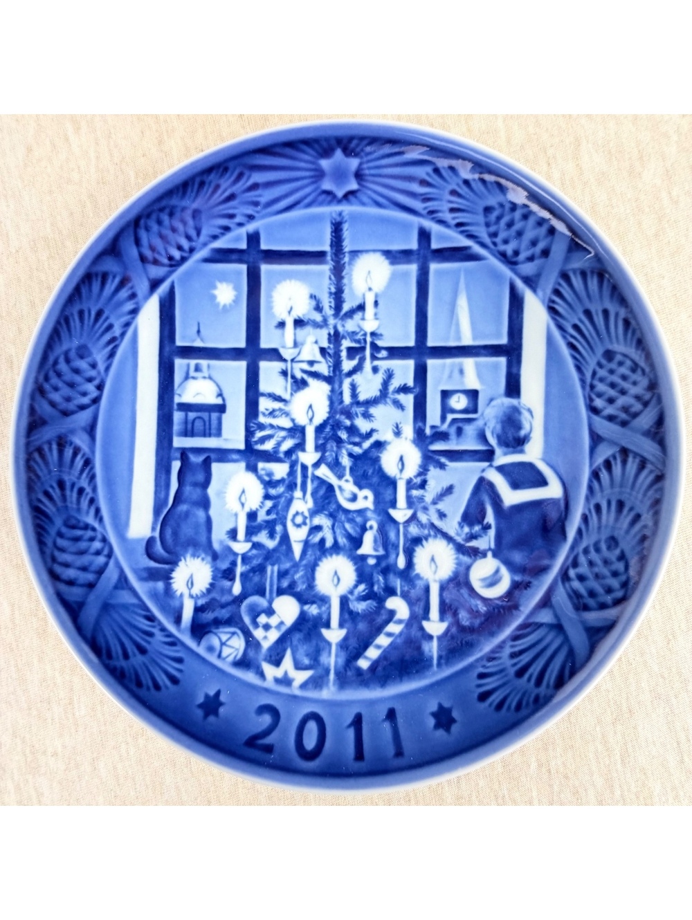 Royal Copenhagen 2011 Christmas Plate Waiting for Santa Box COA Denmark